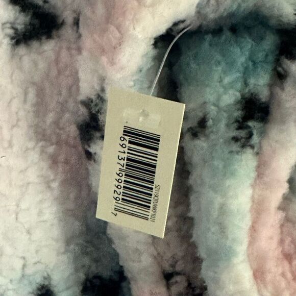 “Friends” Cozy Top - Picture 4 of 6